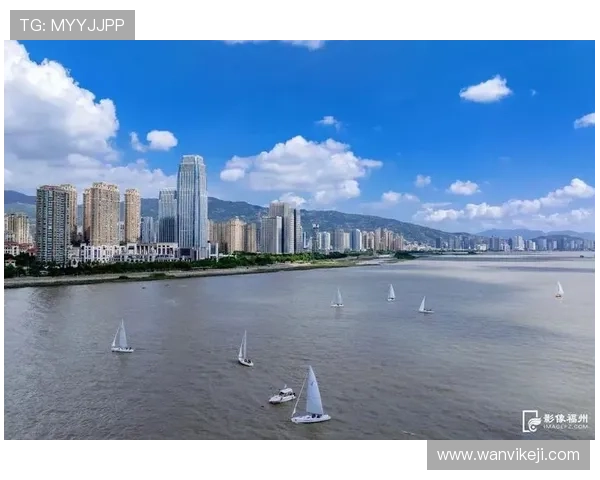 十三陵湖畔中国家庭帆船赛扬帆启航长城脚下帆友竞风逐浪盛况再现